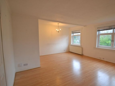 Flat to rent in 48 Ashcroft Drive, Glasgow G44