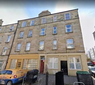 Flat to rent in Albert Street, Leith, Edinburgh EH7
