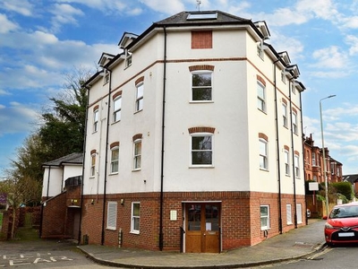 Flat to rent in Approach Road, St Albans AL1