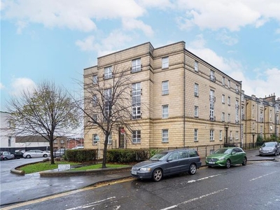 Flat to rent in Hopetoun Crescent, Edinburgh EH7