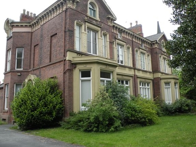 Flat to rent in North Drive, Liverpool L15