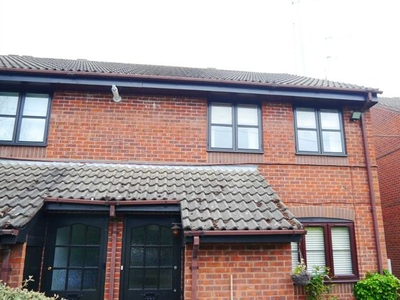 Maisonette to rent in The Pastures, Bushey WD19