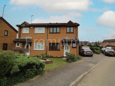 Property to rent in Mees Close, Luton LU3