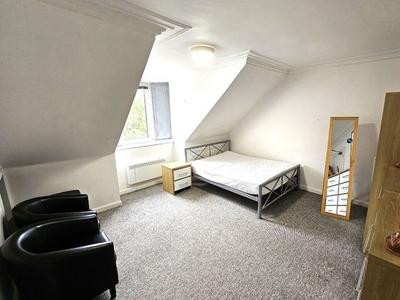 Room to rent in Roslin Terrace, City Centre, Aberdeen AB24