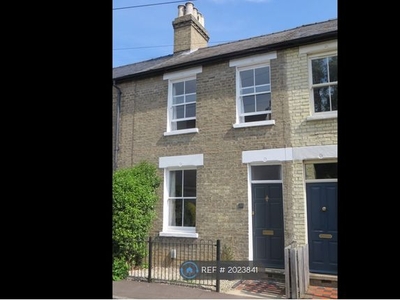 Terraced house to rent in Canterbury Street, Cambridge CB4