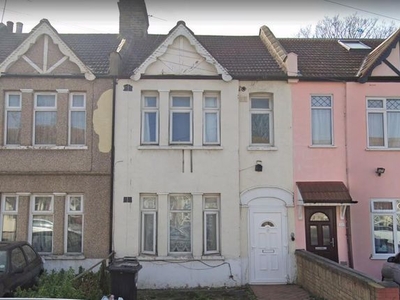 Terraced house to rent in Saxon Road, Ilford IG1