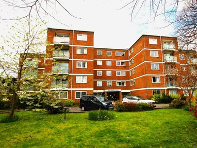 1 bedroom apartment for sale in Craneswater Park, Southsea, PO4