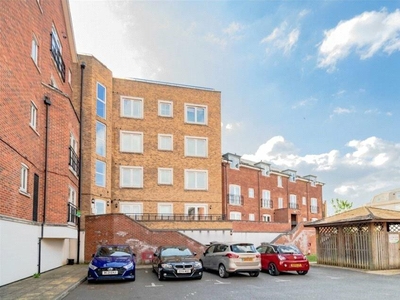 1 bedroom apartment for sale in Iliffe Close, Reading, Berkshire, RG1
