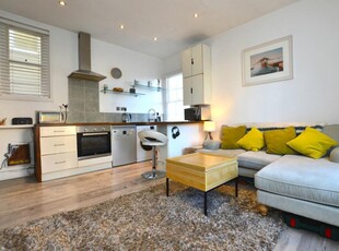 1 bedroom apartment for sale in Montpellier Court, Lansdown Road, Montpellier, Cheltenham, GL50