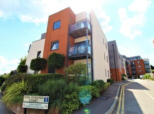 1 bedroom apartment for sale in Walnut Tree Close, Guildford, GU1