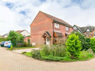 1 bedroom end of terrace house for sale in Weald Close, Shalford, Guildford GU4