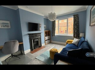 1 bedroom flat for rent in Waverley Road, Southsea, PO5