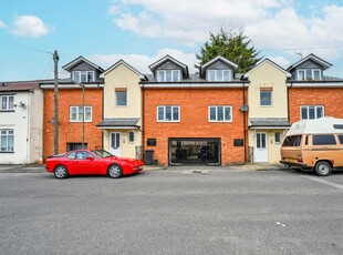 1 bedroom flat for sale in Barrack Road, Stoughton, Guildford, GU2