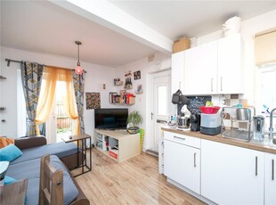 1 bedroom flat for sale in High Street, London Colney, St. Albans, Hertfordshire, AL2