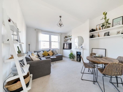 1 bedroom flat for sale in Midhurst Avenue, Muswell Hill, N10