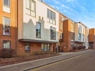 1 bedroom flat for sale in The Bars, Martyr Road, Guildford, Surrey, GU1