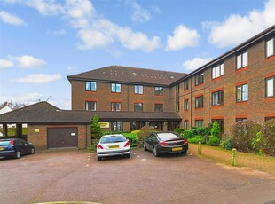 1 bedroom ground floor flat for sale in Kings Road, Brentwood, Essex, CM14