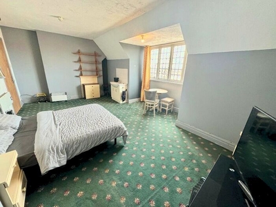 1 Bedroom Hotel Room To Rent