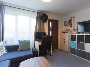 1 bedroom maisonette for sale in Dairymans Walk, Burpham, Guildford, GU4
