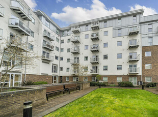 1 bedroom penthouse for sale in Station View, Guildford, Surrey, GU1
