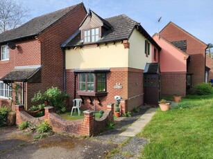 1 bedroom terraced house for sale in Euston Close, Bury St Edmunds, IP33