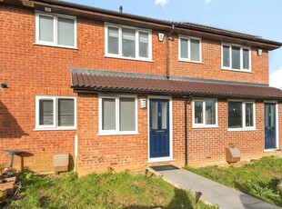 1 bedroom terraced house for sale in Woodger Close, Guildford, GU4