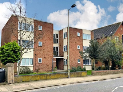 2 bedroom apartment for sale in Avon Court, Shakespeare Road, Bedford, MK40