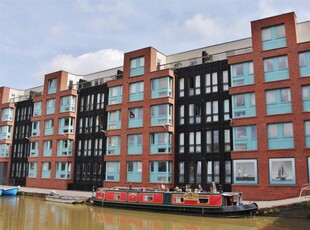 2 bedroom apartment for sale in Barge Arm, Gloucester Docks, GL1