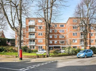 2 bedroom apartment for sale in Craneswater Park, Southsea, PO4