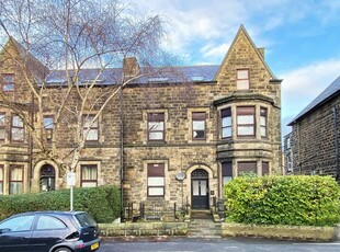 2 bedroom apartment for sale in East Parade, Harrogate, HG1