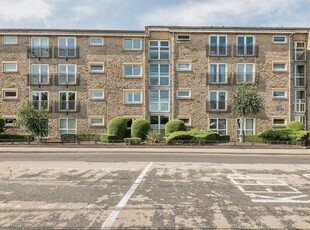 2 bedroom apartment for sale in Halifax Road, Birchencliffe, Huddersfield, HD3