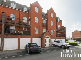 2 bedroom apartment for sale in Lynmouth Road, Swindon SN2 2, SN2
