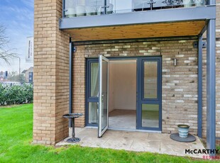 2 bedroom apartment for sale in Miami House, Princes Road, Chelmsford, Essex, CM2 9GE, CM2