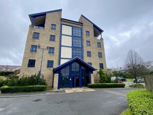2 bedroom apartment for sale in Plover Road, Huddersfield, HD3