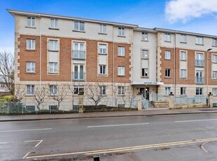 2 bedroom apartment for sale in Sheldons Court, Winchcombe Street, Cheltenham, GL52