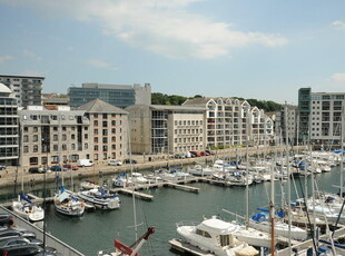 2 bedroom apartment for sale in Sutton Harbour, Plymouth, PL4