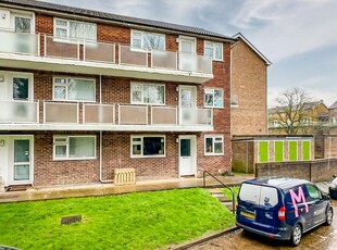 2 bedroom apartment for sale in The Ridgeway, St. Albans, Hertfordshire, AL4