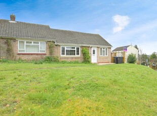 2 bedroom bungalow for sale in Farmclose Road, Wootton, Northampton, NN4