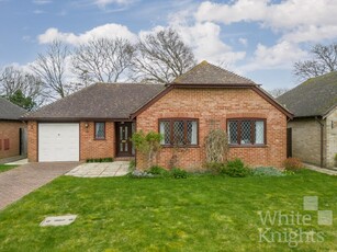 2 bedroom bungalow for sale in Farriers Close, Woodley, Reading, RG5 3DD, RG5