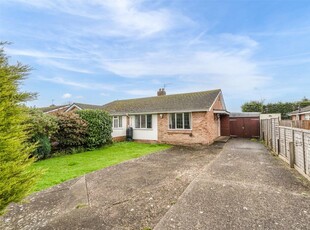 2 bedroom bungalow for sale in Glenbarrie Way, Ferring, Worthing, West Sussex, BN12