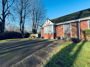 2 bedroom bungalow for sale in Warwick Road, Solihull, West Midlands, B92