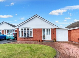 2 bedroom bungalow for sale in Yew Tree Lane, Fernhill Heath, Worcester, Worcestershire, WR3
