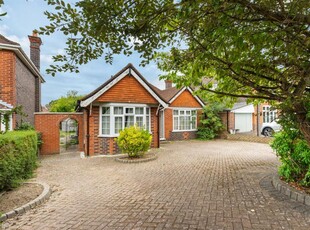 2 bedroom detached bungalow for sale in East Meads, Guildford, GU2