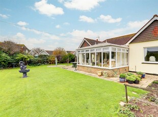 2 bedroom detached bungalow for sale in Ferring Close, Ferring, BN12