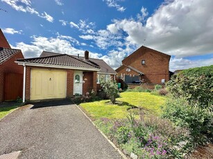 2 bedroom detached bungalow for sale in Oakgrove Place, East Hunsbury, Northampton NN4