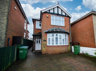 2 bedroom detached house for sale in Florence Road, Woolston, Southampton, SO19