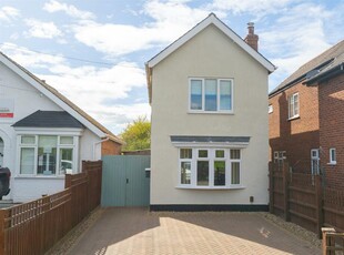 2 bedroom detached house for sale in Lincoln Road, Werrington, Peterborough, PE4