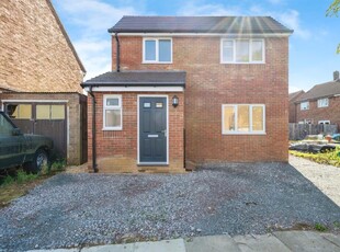 2 bedroom detached house for sale in Mangrove Road, Luton, LU2