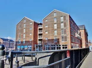 2 bedroom duplex for sale in Merchants Quay, Gloucester Docks, GL1