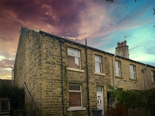 2 bedroom end of terrace house for rent in Blacker Road North, Birkby, Huddersfield, HD1